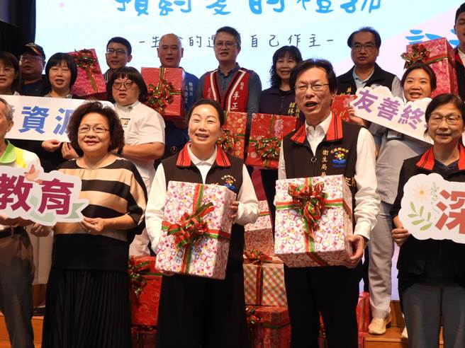 花莲县卫生局今举办记者会，宣布将运用花东基金200万元，结合医疗院所及社区资源，将安寧疗护的触角扩散到每个角落，并公私齐力鼓励民眾预立医疗决定，让每个人都能毫无遗憾的离开。（罗亦晽摄）