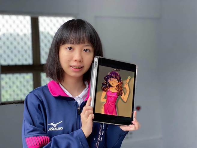 二信高中夺下统测设计群榜首的广设科林湘仪同学。（二信高中提供／徐佑升基隆传真）