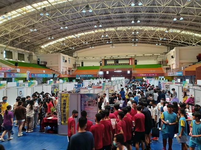 国中会考结束，台南市在远东科大举办技职博览会，首日开幕即涌人潮。（台南市教育局提供／程炳璋台南传真）