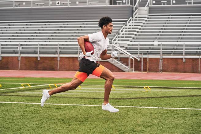 UA 全面升级两大凉感科技，带来全新「UA ISO-CHILL」系列服饰及「HOVR BREEZE」系列轻盈跑鞋。（UNDER ARMOUR提供）