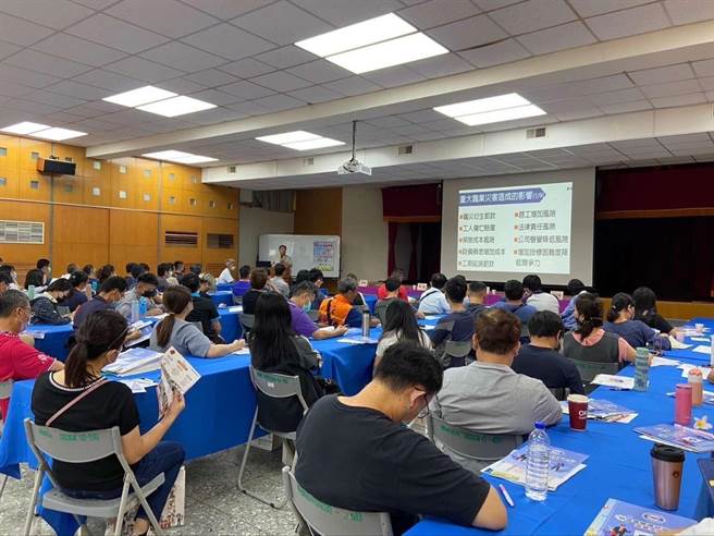 帮助企业留住资深优秀移工，中彰投分署举办「移工留才久用方案宣传活动」。（中彰投分署提供）