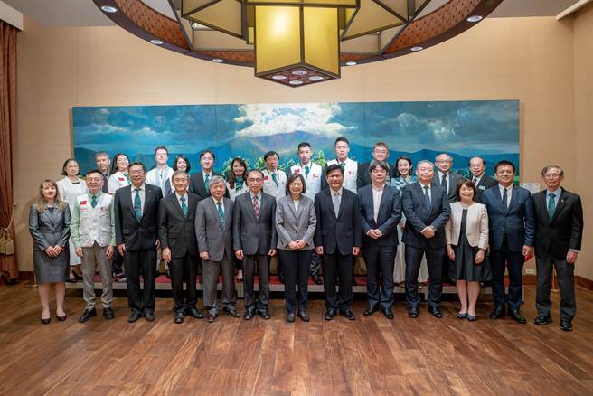 蔡英文总统接见「马偕纪念医院乌克兰医疗团」(总统府提供)