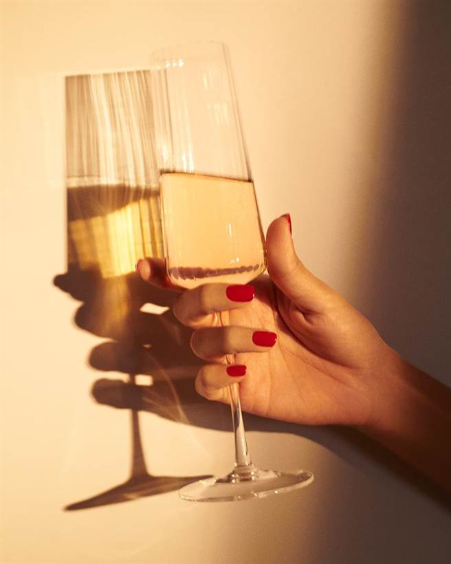 台北W饭店提供无负担的4款小点及3款无酒精调饮，提供宾客在疗程后补充能量。（饮酒过量，有碍健康）。（台北W饭店提供）