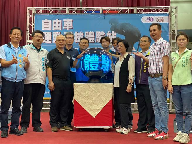 彰化县大村国中运动科技自由车系统体验站除供选手训练使用，也在每周六开放让民眾报名体验。（孙英哲摄）