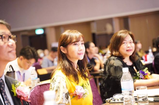 许淑华出任本届「2023国际时尚美学创意竞赛暨国际美容金艺奖」评审。（图取自许淑华脸书）