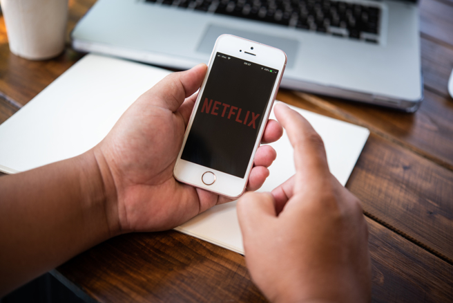 「非同住」也能看Netflix，他曝3个解决方案，引起讨论。（图／shutterstock）
