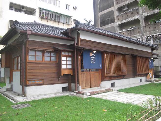 新竹市歷史建筑「下竹町-南大路日式警察宿舍」，是昭和时期的警察宿舍，有90多年的歷史。（王惠慧摄）