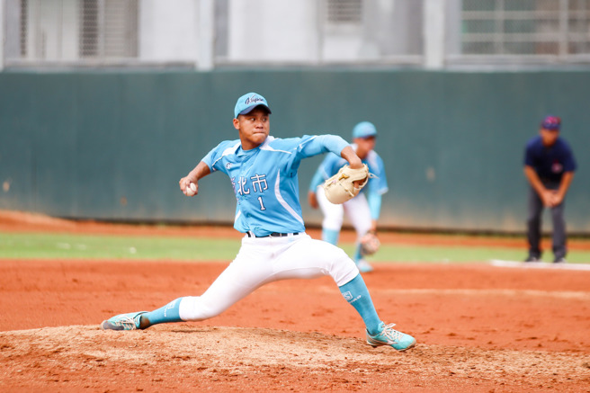 新北市林盛恩6局上登板化解无人出局、三垒有人危机。（中华棒协提供）