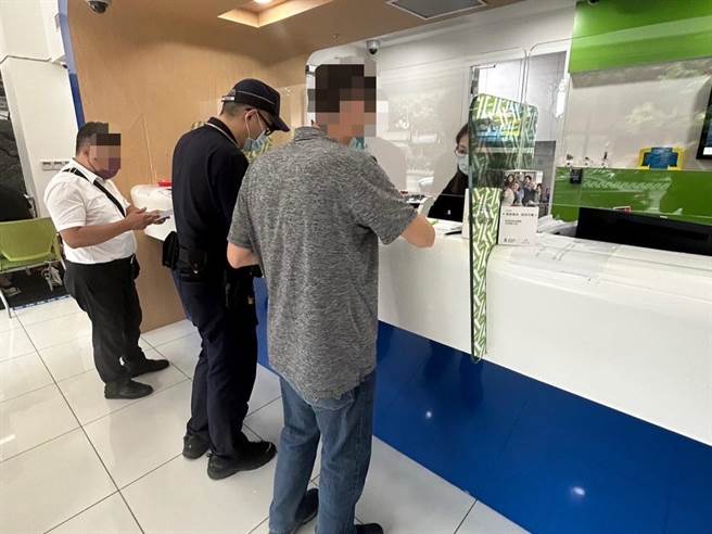 桃园市杨梅警分局24日接获银行通报，有名53岁吴姓男子疑似遭遇投资诈骗。（翻摄照片／蔡明亘桃园传真）