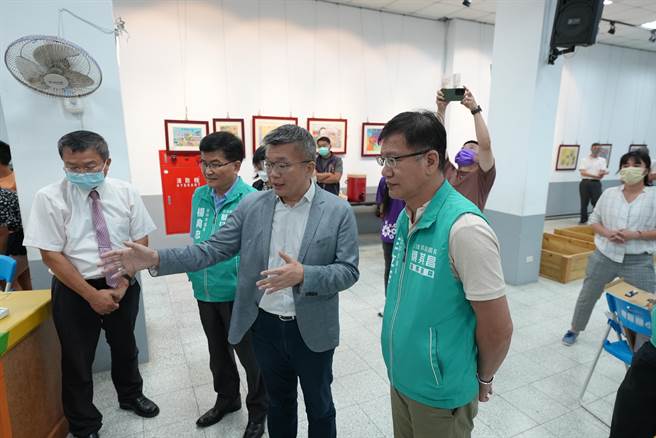立法院副院长蔡其昌25日邀相关单位会勘建国国小，提出设立遗址博物馆或与科博馆合作设立海线馆区等倡议。（蔡其昌服务处提供）