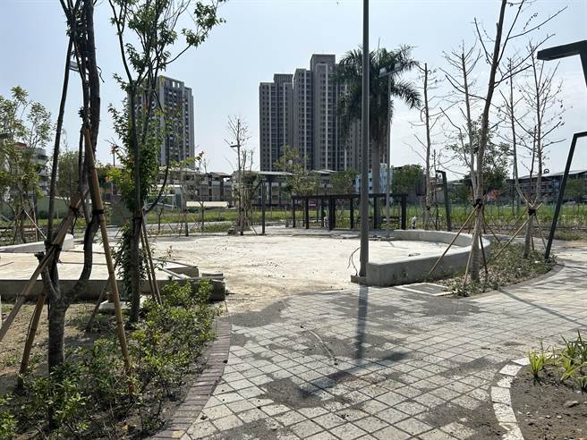 台中市议员李天生指出，「林爽文事件」是大里杙重大的歷史事件，希望争取在第15期市地重划区内设置「林爽文事件纪念碑」，让各界了解这段史实；将由大里区公所提出规画草案再研议（台中市议员李天生提供／潘虹恩台中传真）