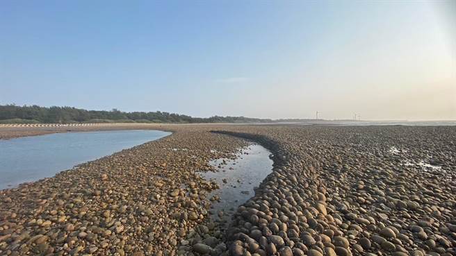 新屋蚵间石沪群共9座已于去年全部修復。（桃园市文化局提供／陈梦茹桃园传真）