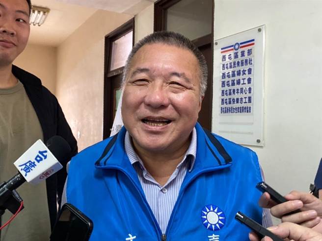 国民党台中市党部主委顏文正今天表示，目前未决定人选的两个选区不排除与其他非绿阵营合作。（张亦惠摄）