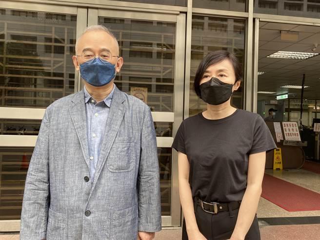 乌龙共谍案 向心夫妇滞台逾3年半，出庭应讯希望法官还清白（林伟信摄）