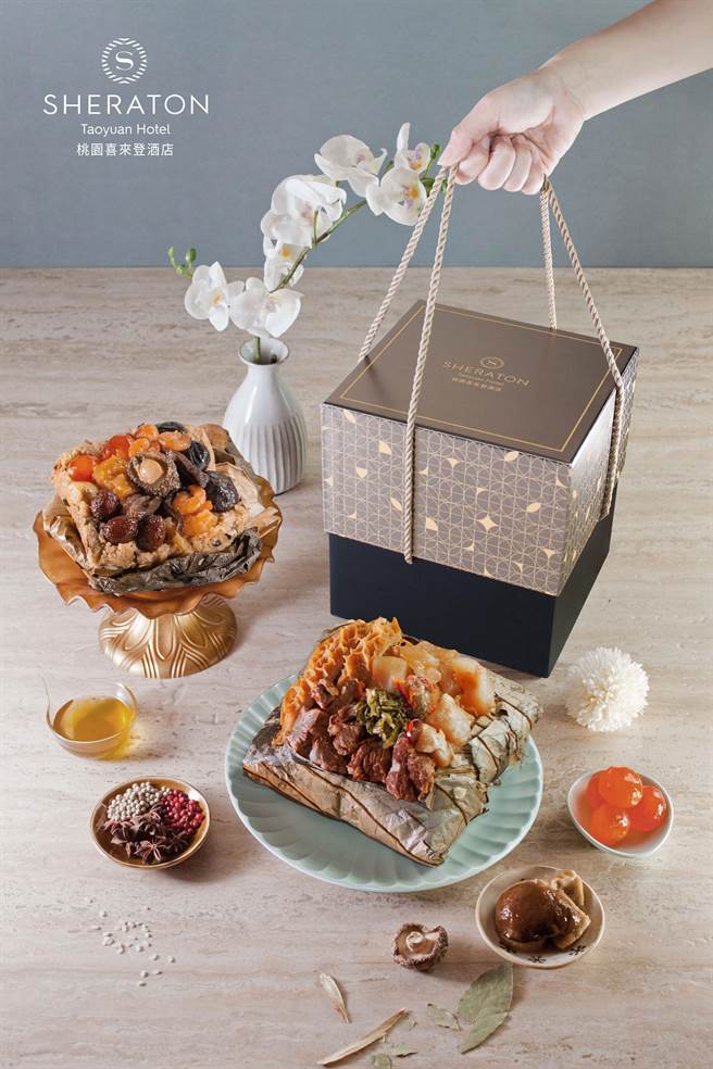 桃园喜来登酒店南非鲍鱼海景佛跳墙粽单入售价1300元、和牛三宝藤椒犇牛粽单入售价980元，凡任选2颗裹蒸粽（不限口味）还可打9折。（桃园喜来登酒店提供／蔡明亘桃园传真）