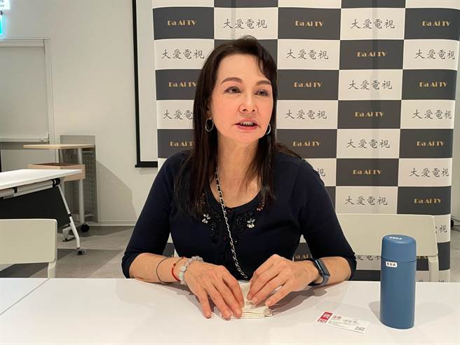 席曼寧出席《早点回家》首映会，受访时侃侃而谈。（林淑娟摄）