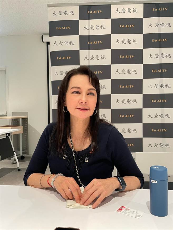 席曼寧出席《早点回家》首映会，受访时侃侃而谈。（林淑娟摄）