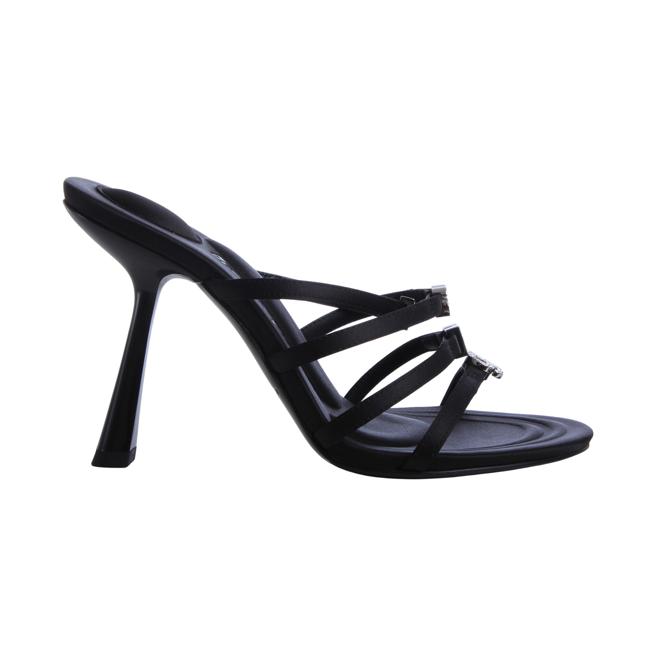 alexanderwang微风南山独家商品， Nala 品牌 Logo 缎面凉鞋，2万6800元。（alexanderwang提供）