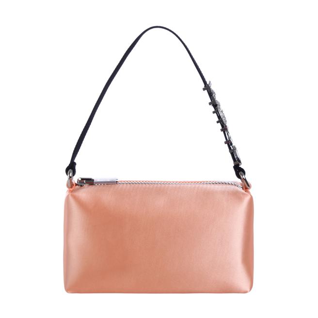 alexanderwang微风南山独家商品， Heiress 水晶品牌 Logo 缎面手拿包，1万5800元。（alexanderwang提供）