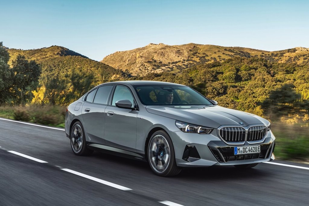 BMW新世代5 Series亮相！首次提供諸如串流影音、車載電玩等新穎數位功能(圖/CARSTUFF)