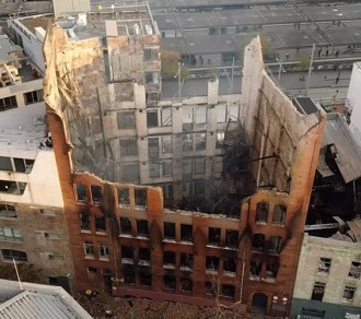 雪梨50年最猛火災百年老樓付之一炬 2毛頭小子投案了