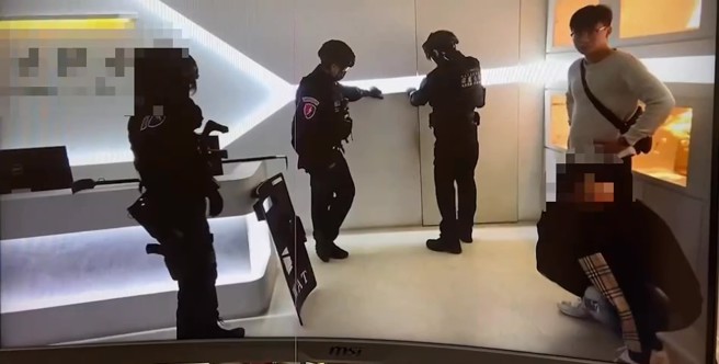 弘仁会三重社区开招待所恐吓住户，因债务被砸店爆欠2个月房租。（翻摄画面）