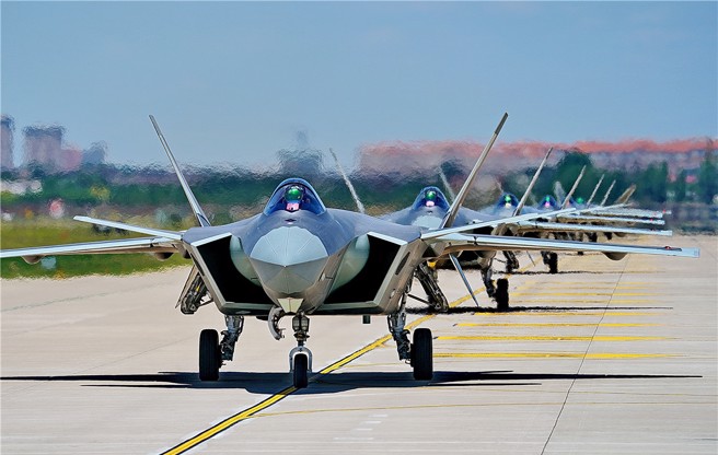 NGAD目标非常明确，就是针对中共歼-20，必须具备明显的压制性优势。（图／中国军网）