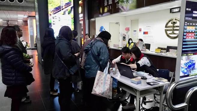 花莲县端午节返乡专车，为台北、花莲往返各1班太鲁阁号直达列车，每列有376个座位，5月31日中午12点开放网路订票。（本报资料照片）