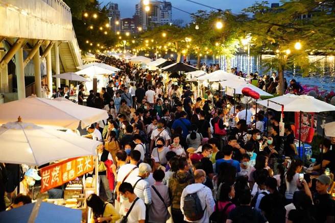 观光局特别规画于5月27日、28日起连3个周末假日在爱河河西中正路到五福路间举办「河西特色市集」，邀请民眾利用假日期间逛市集、欣赏爱河之美。（高市府观光局提供／洪浩轩高雄传真）