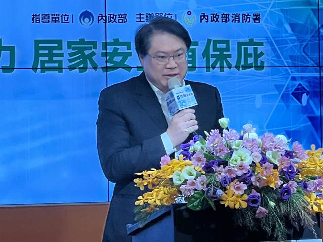 林右昌表示警专学生伙食费已调高。（王扬杰摄）