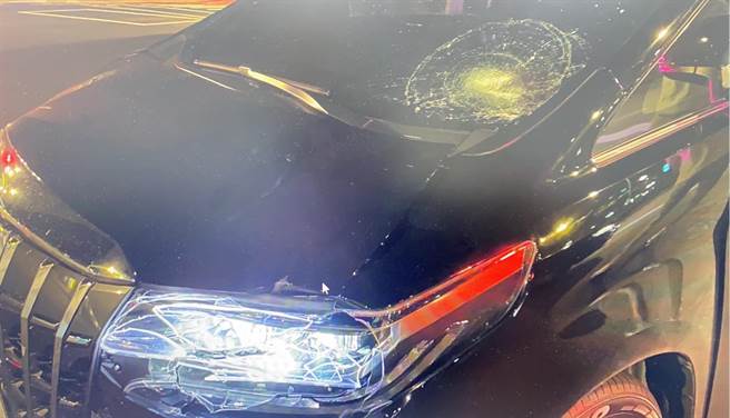 女子遭保母车撞上，经送医抢救仍宣告不治。（翻摄照片／林郁平台北传真）