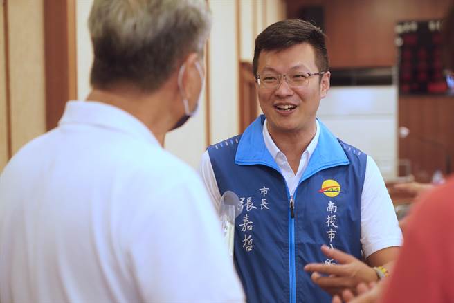 南投市长张嘉哲感谢代表会的支持，让生育津贴从1万元提高至3万元，鼓励年轻夫妻勇敢生育、甚至多生。（南投市公所提供／杨静茹南投传真）