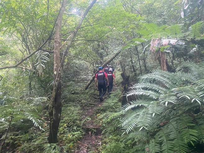 新北市游姓男子在宜兰县南澳乡澳花瀑布失联，经搜寻7日后找到游男遗体。（宜兰县消防局提供）