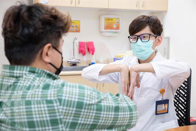 国立阳明交通大学附设医院职业医学科蓝凡耘呼吁劳工们重视自己的职业健康，才有续航前进的力量。（国立阳明交通大学附设医院提供）