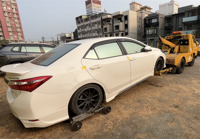 欠税大户不甩罚单，执行署启动天眼扣车。(屏东分署提供)