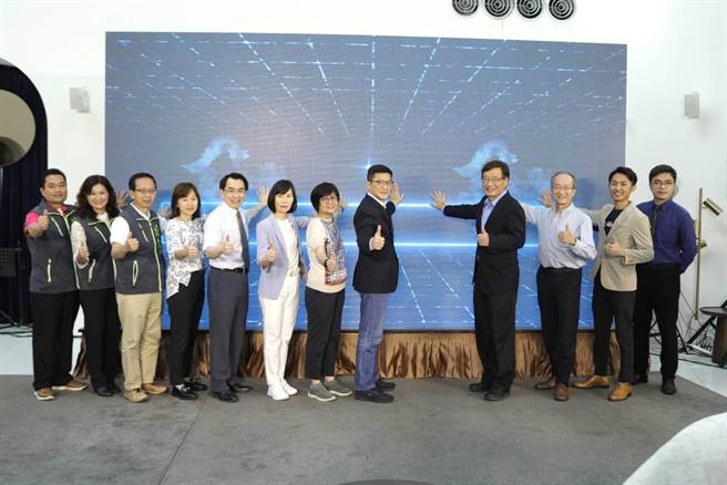 新北市卫生局今举办记者会宣布淡水、八里智能卫生所同步启用。（陈慰慈摄）