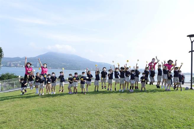 「新北健康大步走」结合全市29个行政区，带起规律运动的热潮，让生活即运动，运动即生活，新北处处都是运动场。（陈慰慈摄）