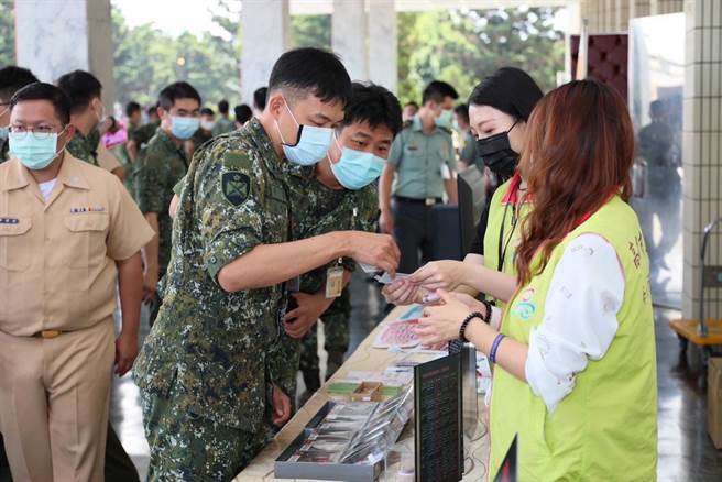 毒防局设置「毒品防制宣导区」。（翻摄照片／高雄洪靖宜传真）