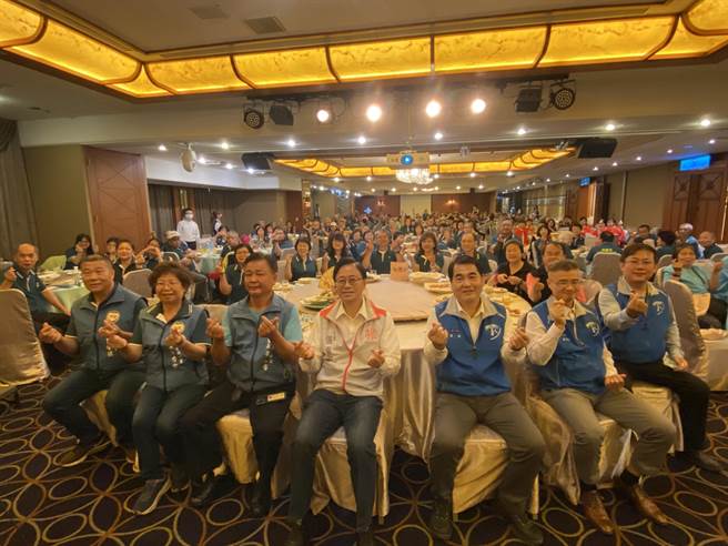 桃园市水务局今邀请专家学者向各社区指挥官分享科技防灾模式。（蔡明亘摄）