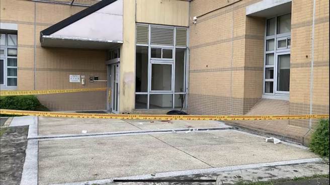 国立东华大学行政大楼今下午发生女性职员坠楼事件，经送医急救仍宣告不治。（民眾提供／罗亦晽花莲传真）