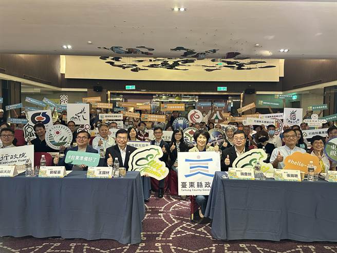 抢攻国际观光客，交通部观光局今天与花东两县观光业者座谈。（蔡旻妤摄）