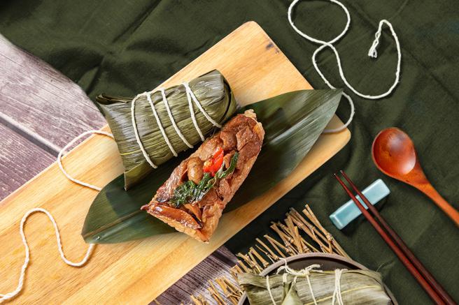 Mia C’bon祥和蔬食三杯素粽(4入)(原味辣)+髮菜素翅羹汤，原价1000元，特价888元。（京站提供）