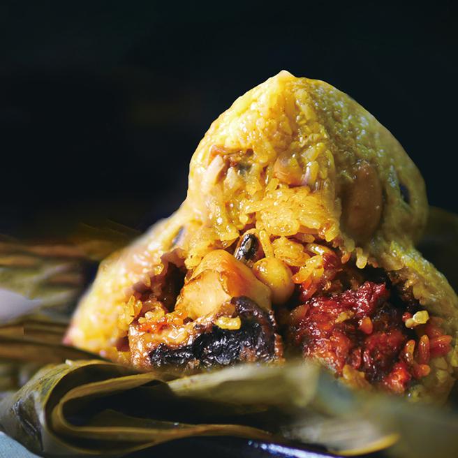 热浪岛「咖哩叻沙粽-蜜汁叉烧或猴头菇口味」5入原价710元、优惠价650元。(​​Global Mall 提供)