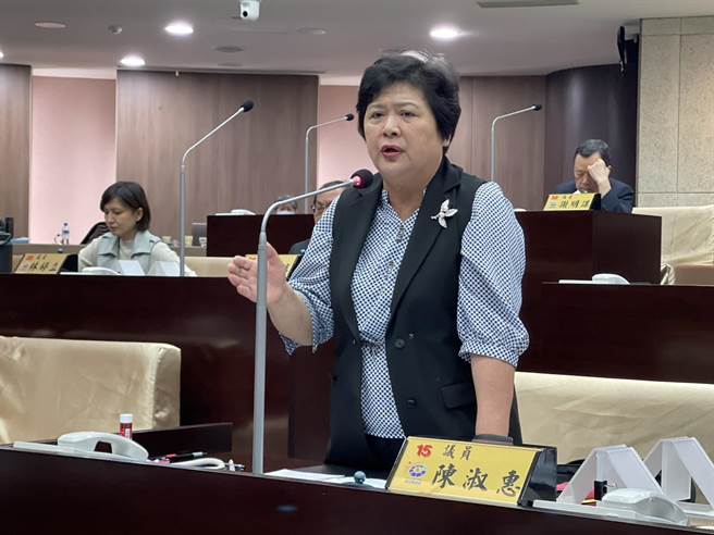 南投县议员陈淑惠痛斥，县内垃圾问题已处理不完，却有外县市将事业废弃物送至南投倾倒，希望相关单位能加强查缉。（杨静茹摄）