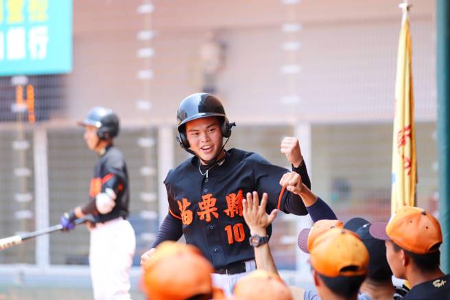 苗栗县队长范凯舜赛后想对日前遭酒驾追撞的总教练周森毅说：「周教练，我们做到了！」