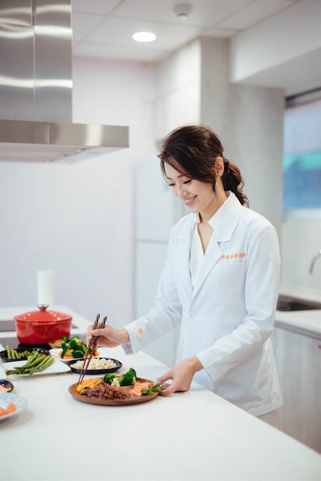 ▲外型亮丽的基隆市议员许睿慈，本身也是国家高考及格的专业营养师。（许睿慈办公室提供／徐佑升基隆传真）