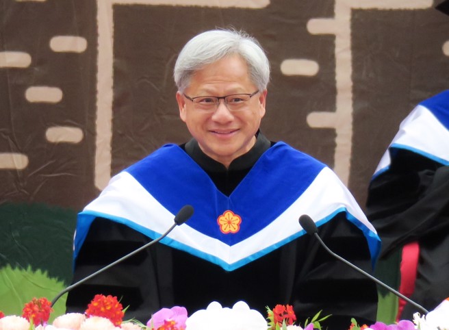 黄仁勋发表谈话，勉励台大毕业生。（姚志平摄）