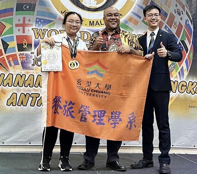 钱慧佳代表玄奘大学餐旅学系参加2023年马来西亚WCC世界金厨国际大赛，拿下1金1银佳绩。（玄奘大学提供／陈育贤新竹传真）