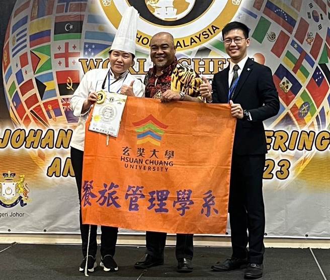 指导老师汤彩群也获得亚洲与欧式创意甜点赛特金牌、创意月饼金牌、以及现场双人下午茶制作金牌。（玄奘大学提供／陈育贤新竹传真）