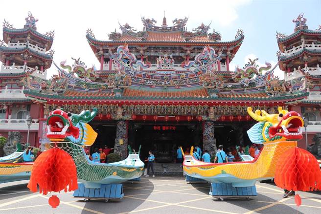 龙潭区公所表示，今年桃园市的企业、机关学校、社区、里民各界都踊跃组队参与龙舟赛，预计将有超过100支队伍参赛。（蔡明亘摄）